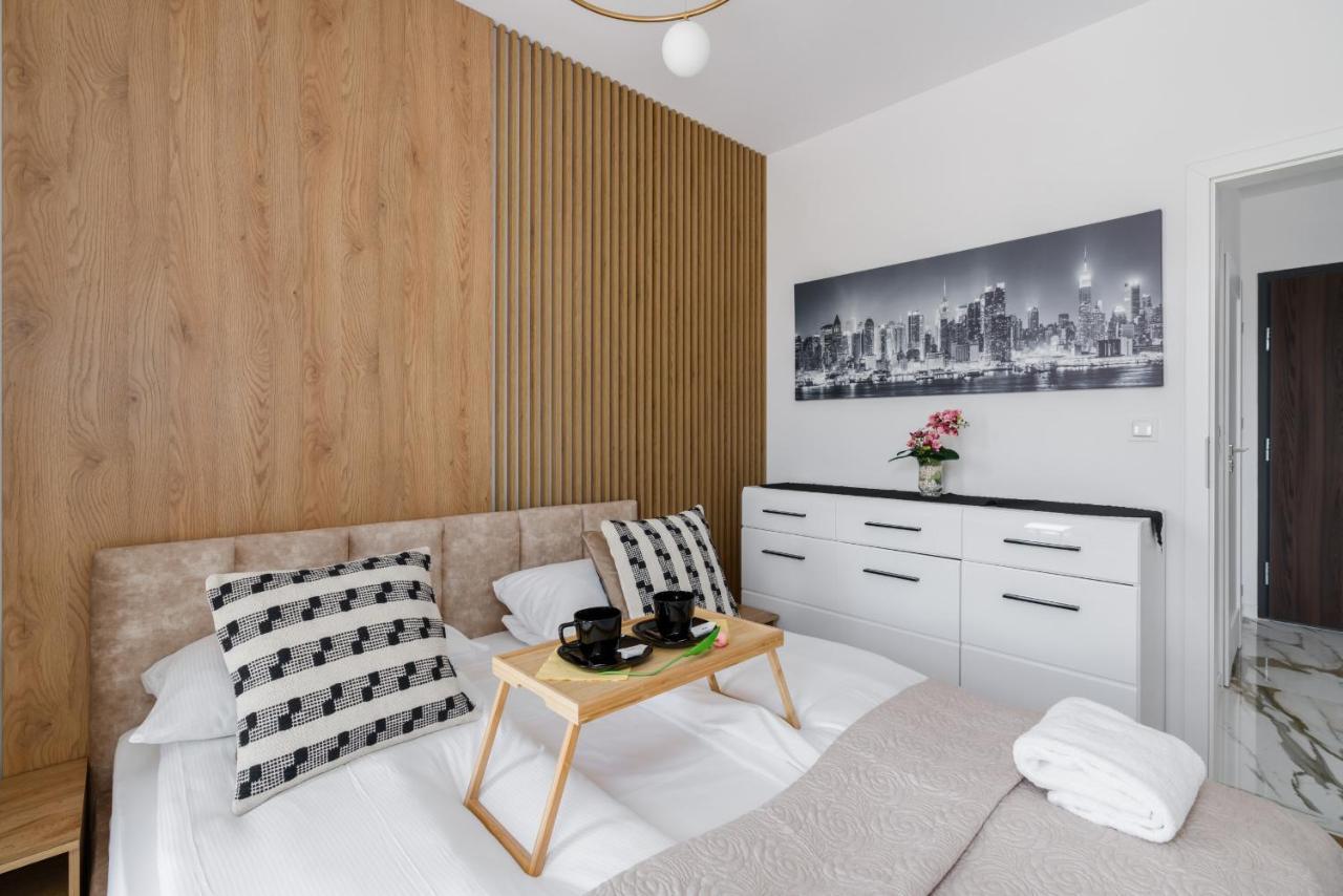 Apartment Esencja With Free Parking Garbary 104 By Renters