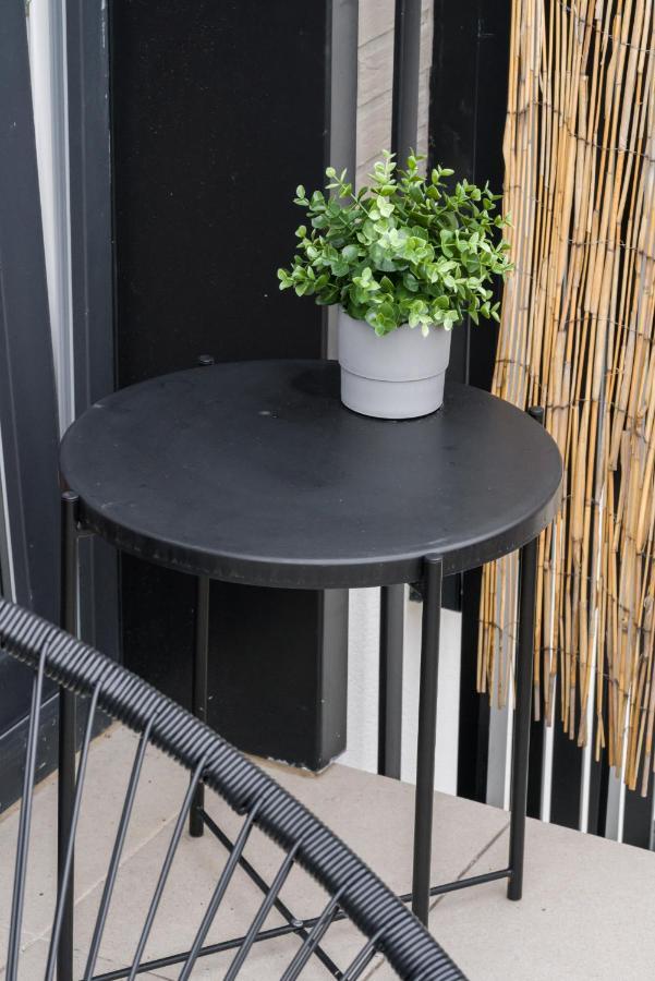 Esencja With Free Parking Garbary 104 By Renters Apartment *