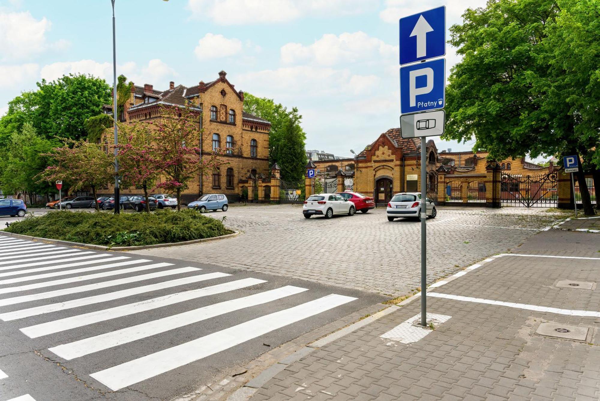 Apartment Esencja With Free Parking Garbary 104 By Renters